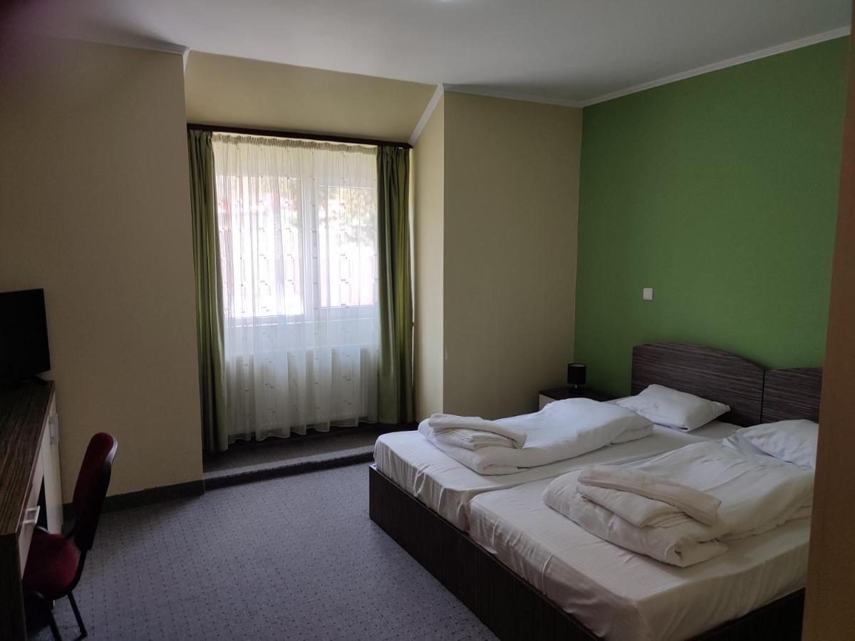 Hotel Iri Buşteni Eksteriør bilde